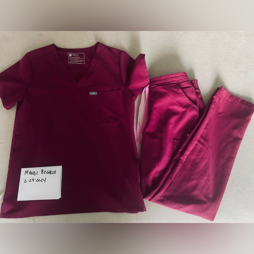 Figs Women's Scrub Set in Berry